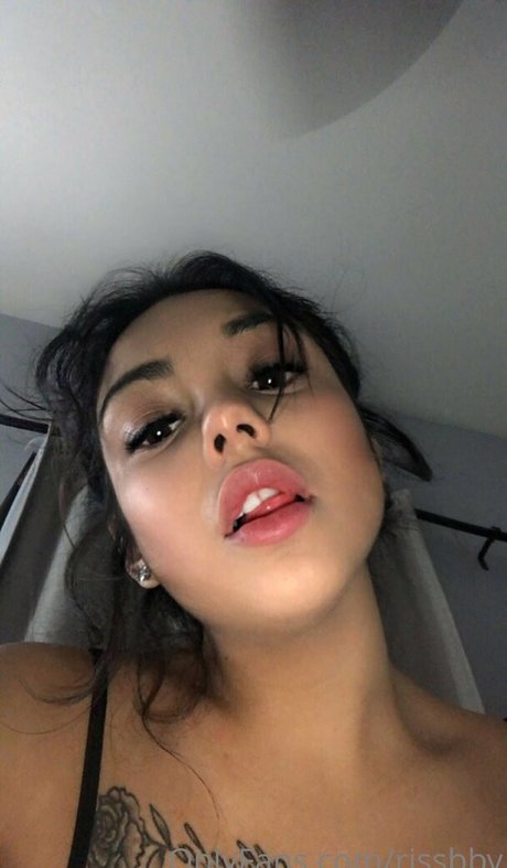 rissbby hübsche bild