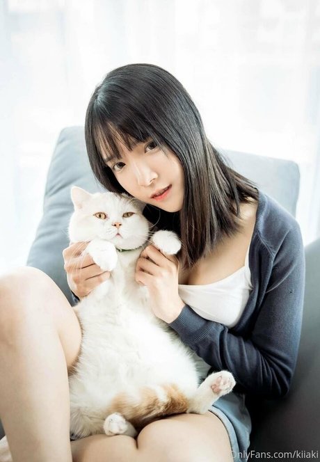 pikiichu top nackt foto