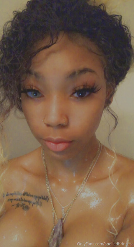 spoiledbrincess model kunst galerien