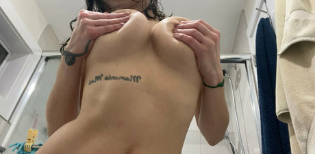 sashaforfvcksake schauspielerin akt foto