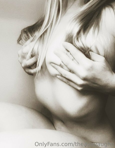 asiatische gilf-onlyfans exklusive kunst bilder