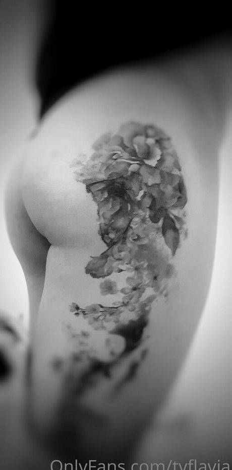 tvflavia perfekte nackte bild