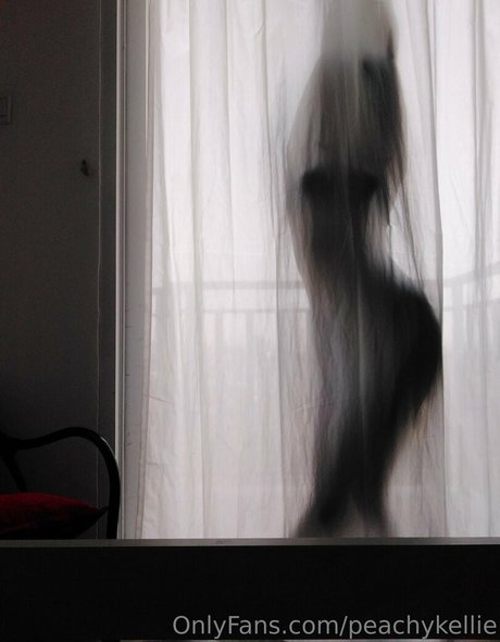 peachykellie hübsche nackte bild