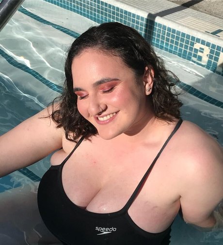 Alida Roos porno freie bild