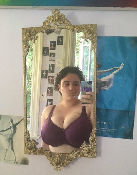 Alida Roos nackt schöne bild