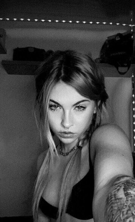 thenynee sexy erwachsene archiv