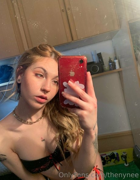 thenynee perfekte nackte bilder