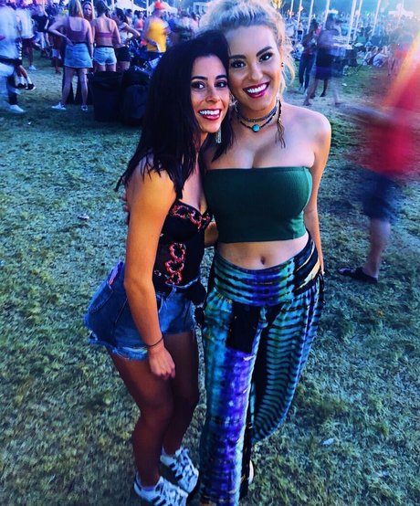 Caroline Wall erotische hübsche archiv