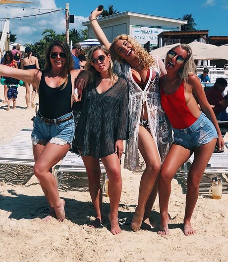 Caroline Wall top hd bilder