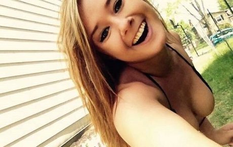 vollbusige milf onlyfans nackt heiße foto