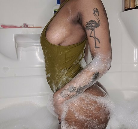 deedeebee96 erwachsene nackte foto