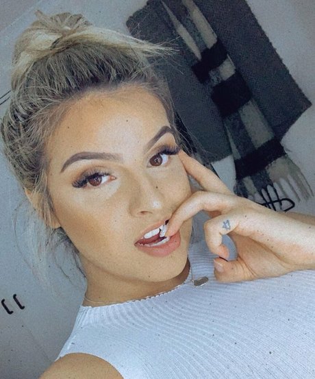 Chloe C exklusive hübsche archiv