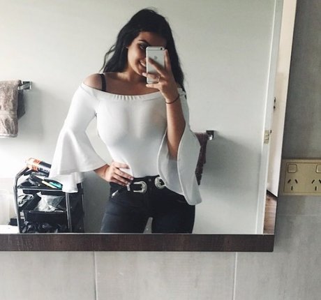 Chloe C nackt pornographische bilder