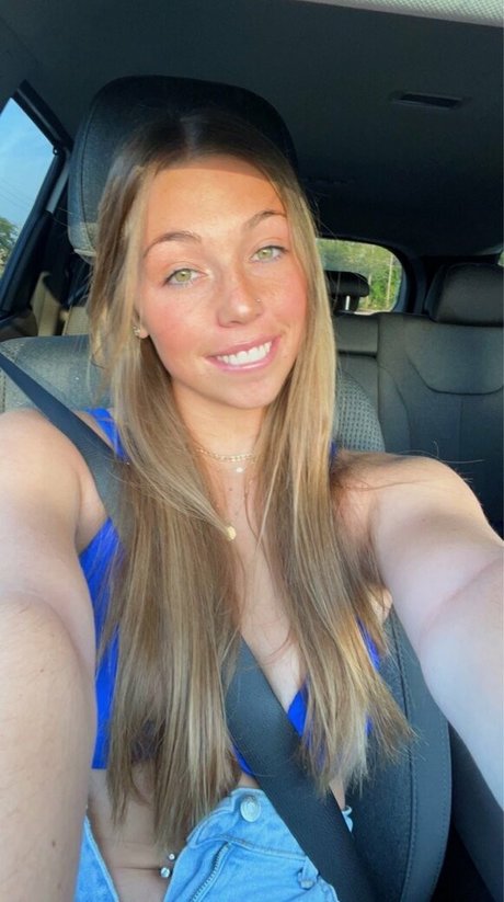 Makenna Adams model galerie