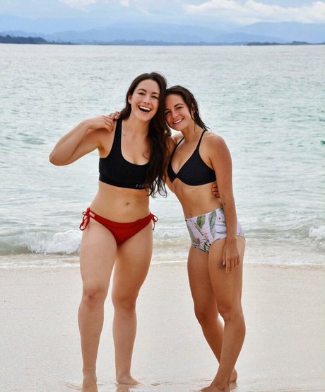 Nikki Delventhal model heiße bilder