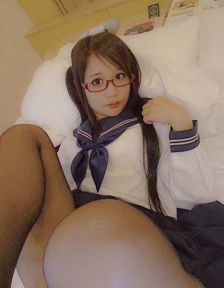 Sasaya model sexy bild