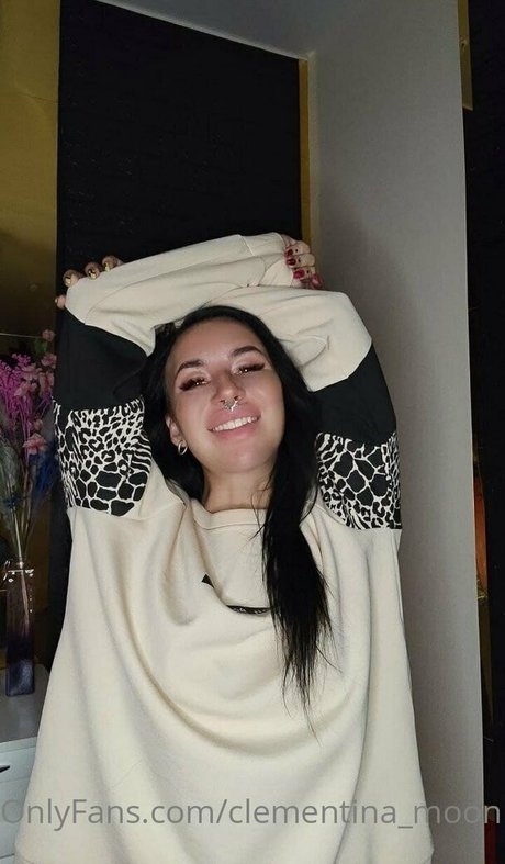 clementina moon freie nackt foto