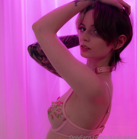 criticallykaisa pornostar hd fotos