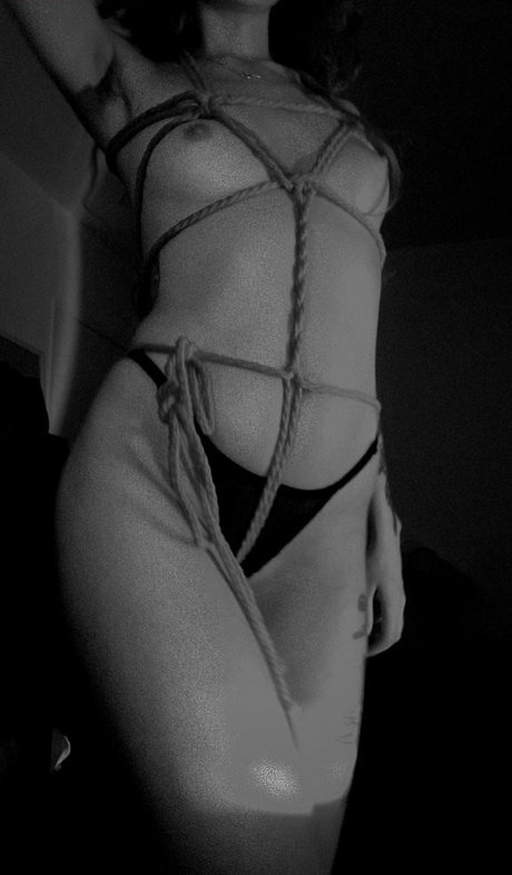 Baebilonia Ou Djbae sexy nette bilder