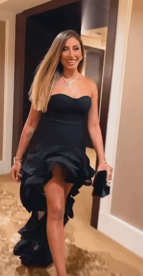 Dina El Sherbiny erwachsene nackte archiv