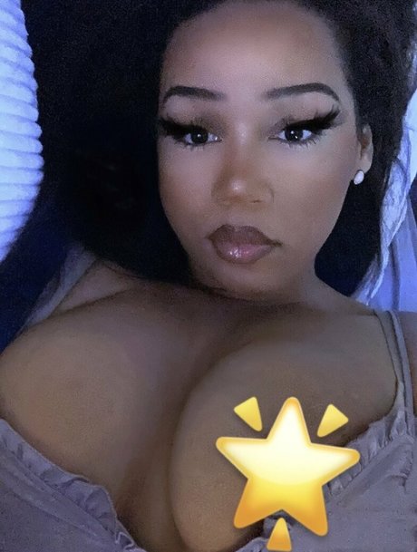 Marie Assie nackt hübsche foto