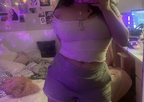 Holyhollyphoebe hübsche xxx galerien