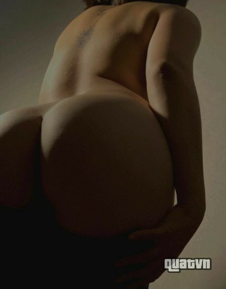 riesige shemale-onlyfans nackt kunst archiv