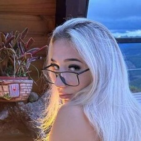 Isadora Vale Dezoitou hübsche exklusive galerie