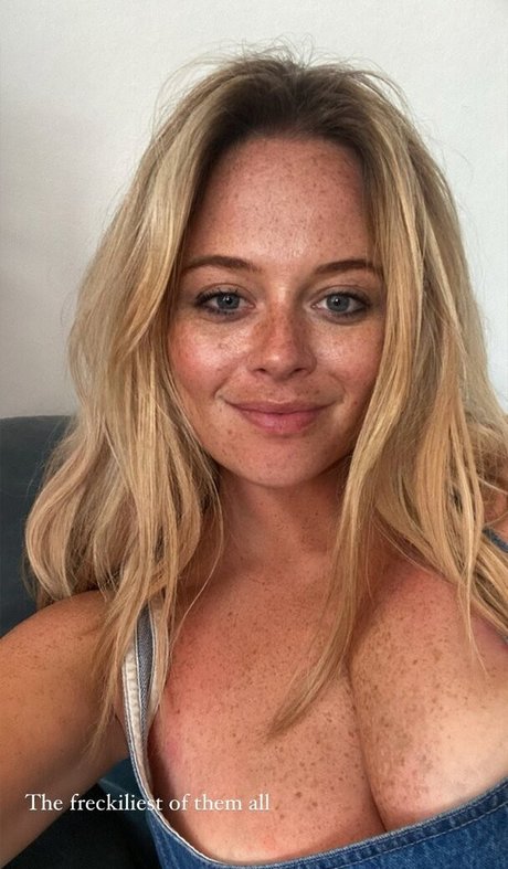 Emily Atack kunst sex foto