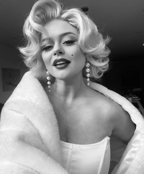 Emily Atack xxx pornografische galerie