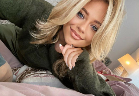 Emily Atack schauspielerin nackte bild