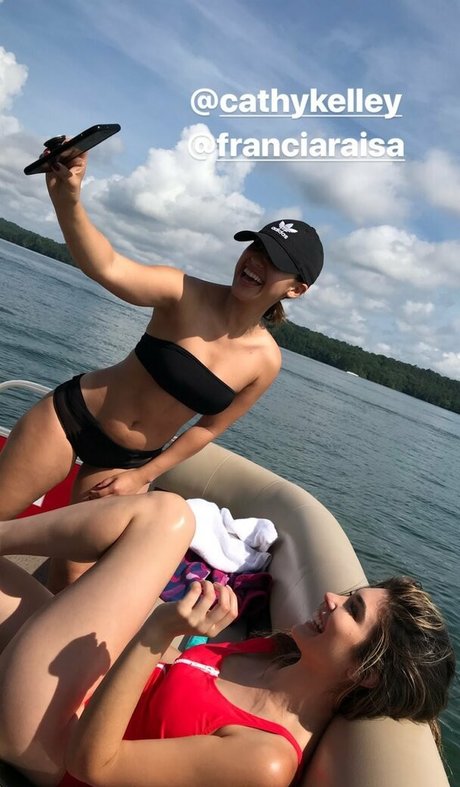 Francia Raisa top erwachsene fotos