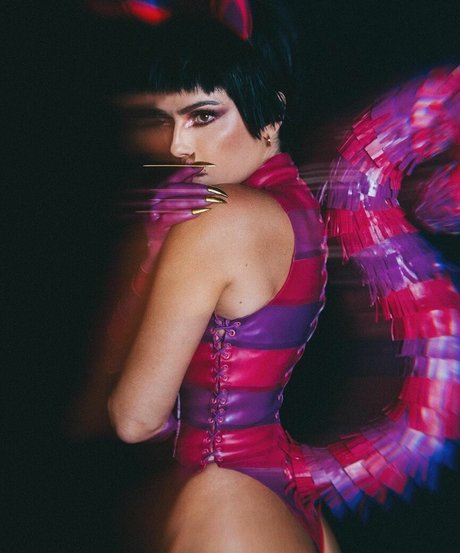 Deborah Secco kunst beste bilder