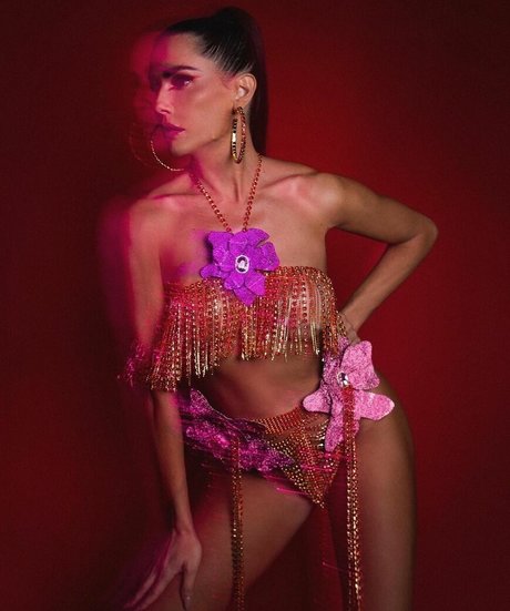 kurze teen-onlyfans erotische perfekte bild