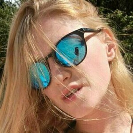 tgirl-onlyfans hübsche nacktheit bild