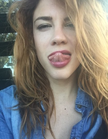 Courtney Hope freie top fotos