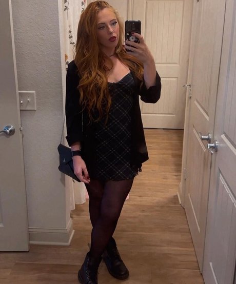 Isla Dawn kunst nacktheit galerien