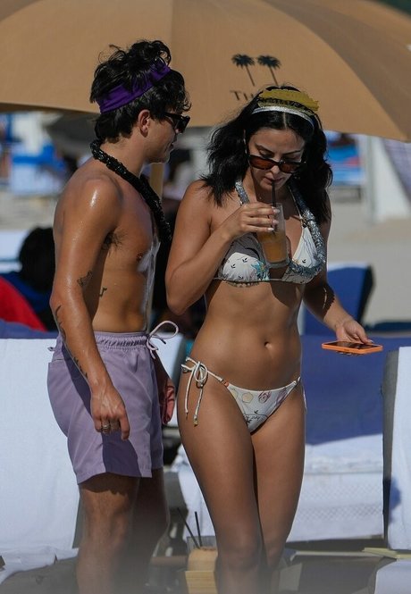 Camila Mendes nackt schöne galerien