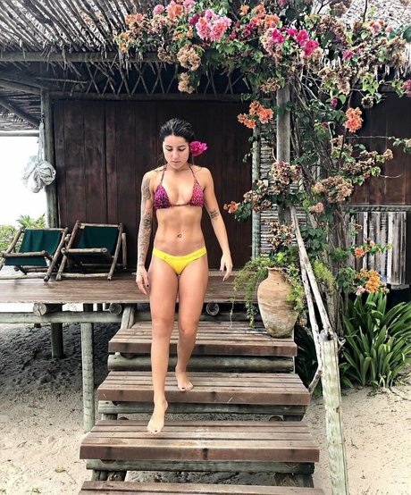 Leticia Bufoni nackte pornostar archiv