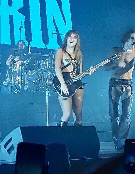 Victoria De Angelis top nette bilder