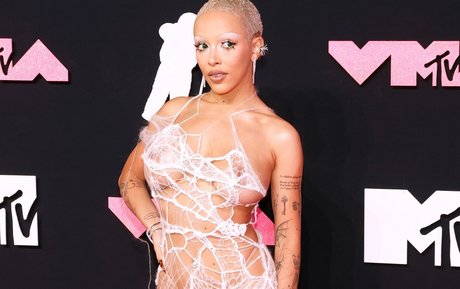 vollbusige milf onlyfans kunst schöne archiv