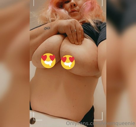 vixenqueenie nackte pornostar bild