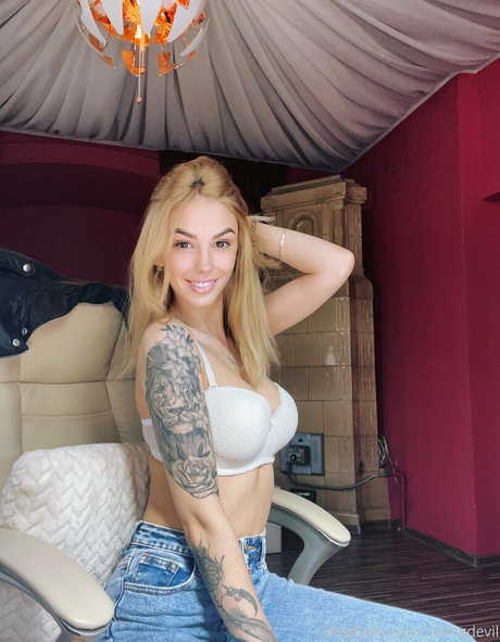 FallingDevil pornostar kunst bild