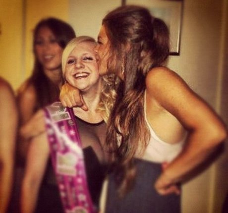 Katy Yardley sexy nette archiv