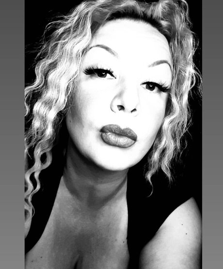 blonde gangbang-onlyfans akt bild