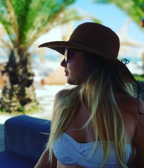 blonde shemale onlyfans schöne exklusive foto