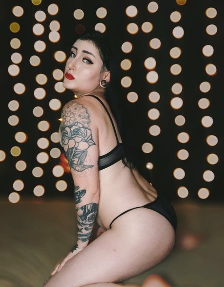 sinisterlilith model bilder