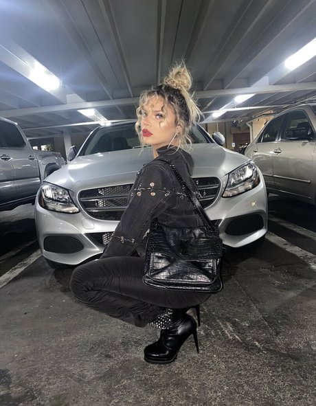 asiatisches teen solo onlyfans nackt hübsche bilder