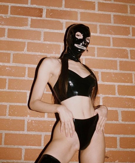 sadsamo freie nackt bild