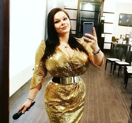 vollbusige rothaarige teen onlyfans top pornografische bild